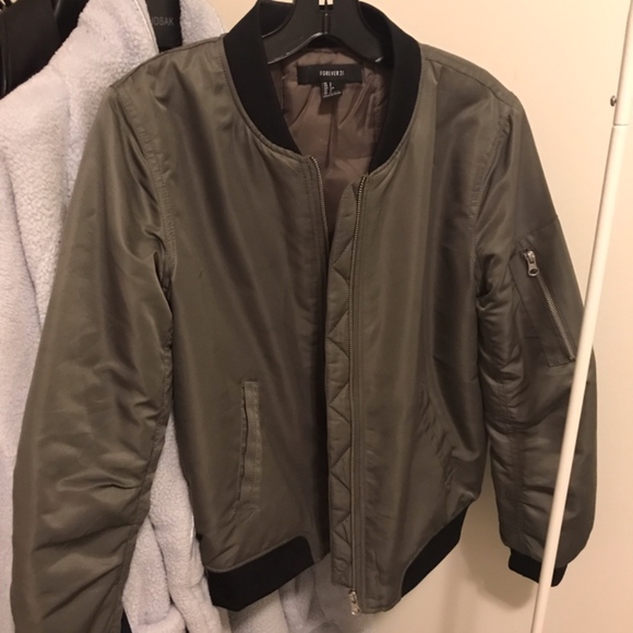 Forever 21 Jackets & Blazers - Forever 21 Padded Bomber Jacket Size Small Excelle Forever 21 Jackets & Blazers - Forever 21 Padded Bomber Jacket Size Small Excelle